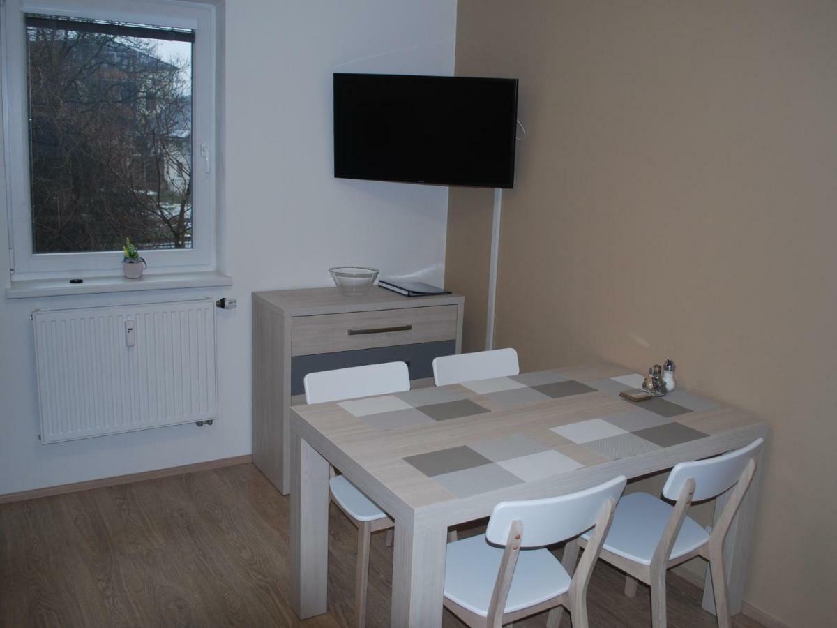 Apartman U Zamku โลชนา นาดเด เดสเนา ภายนอก รูปภาพ